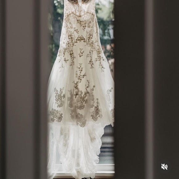 Essence of Australia Wedding dress *designer* *ivory* - Picture 2 of 5